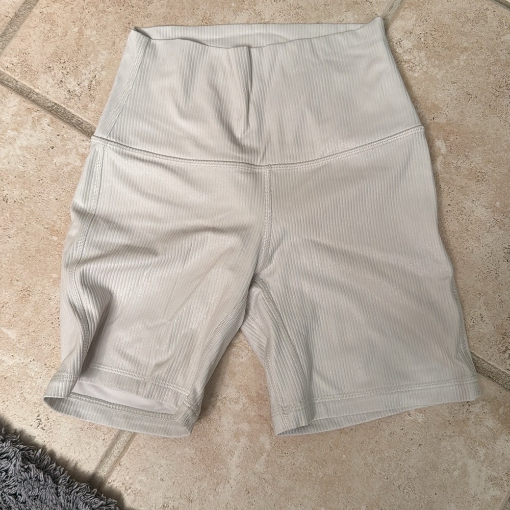 Lululemon ribbed shimmer shorts size 4 bone white